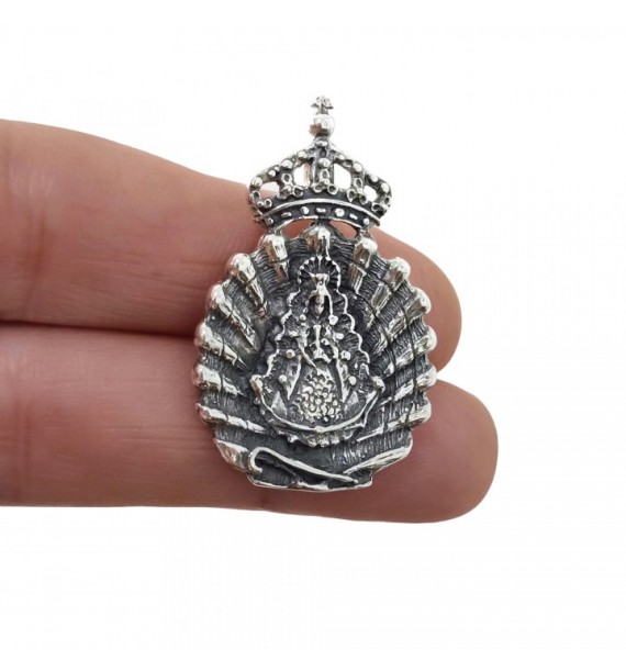 Colgante Virgen del Rocío concha