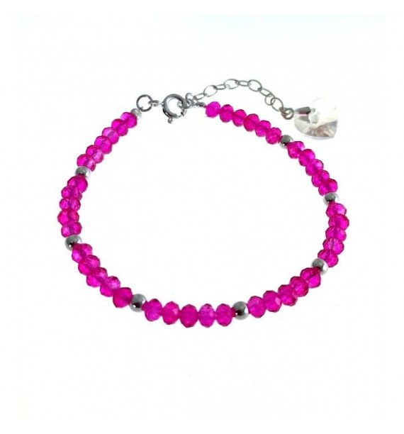 Pulsera piedra color corazón colgando