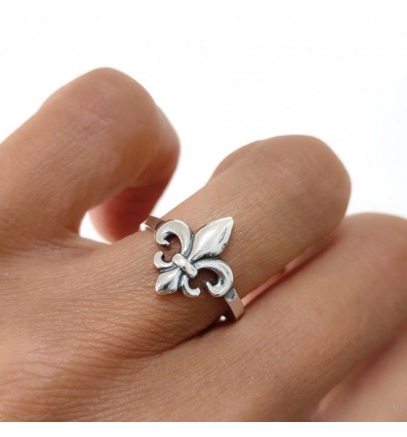 Sortija flor de lis