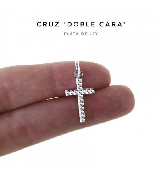 Colgante cruz tallada